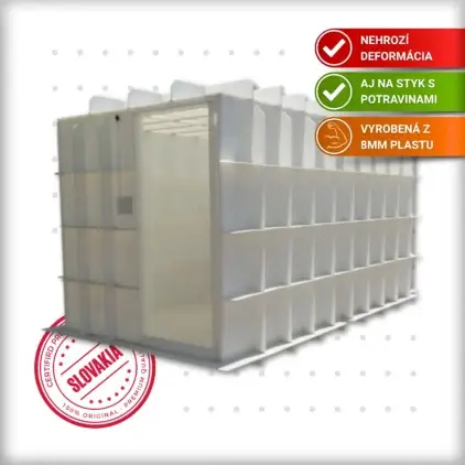 biela plastová pivnica so vstupom zboku